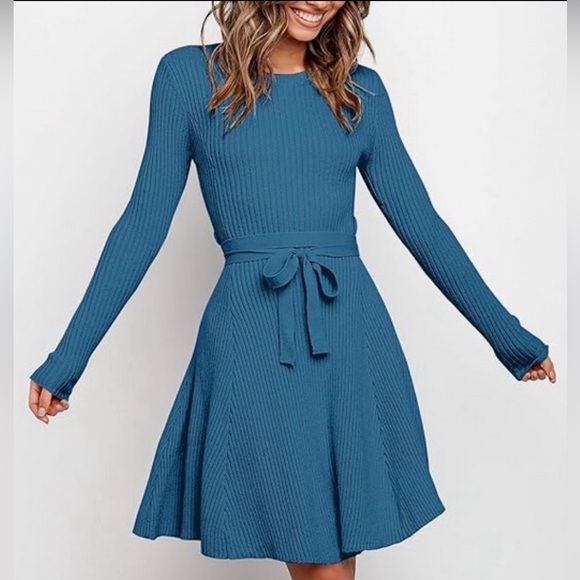 Elegant Blue Knit Dress - Picture 3 of 11